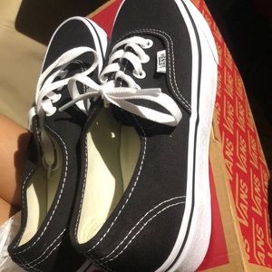 black authentic vans size 6 men's 7.5 women